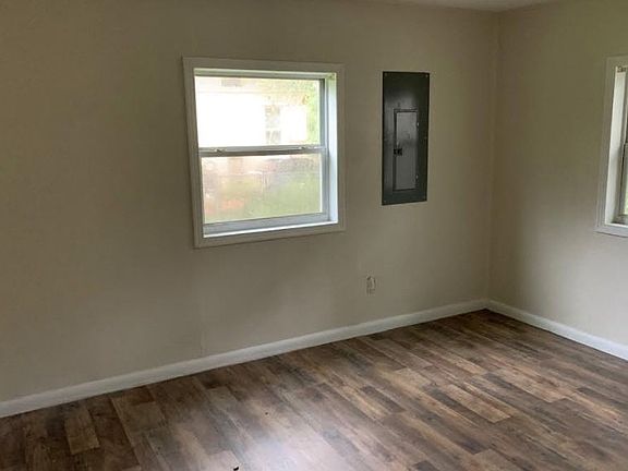 5th image of 521 White Ave SE