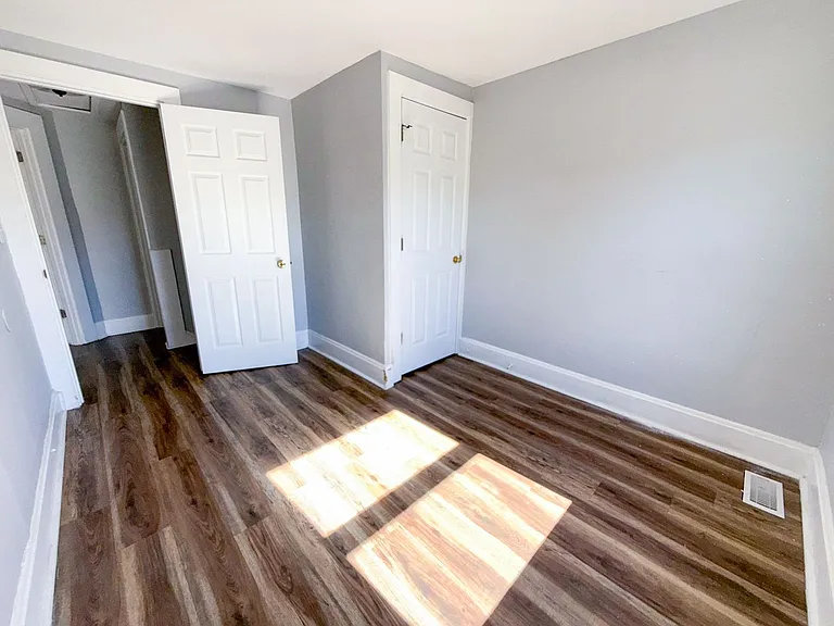 850 E Whittier St — Photo 14