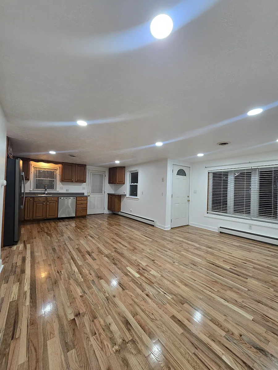 Building Photo - 19 Albert Ave #1