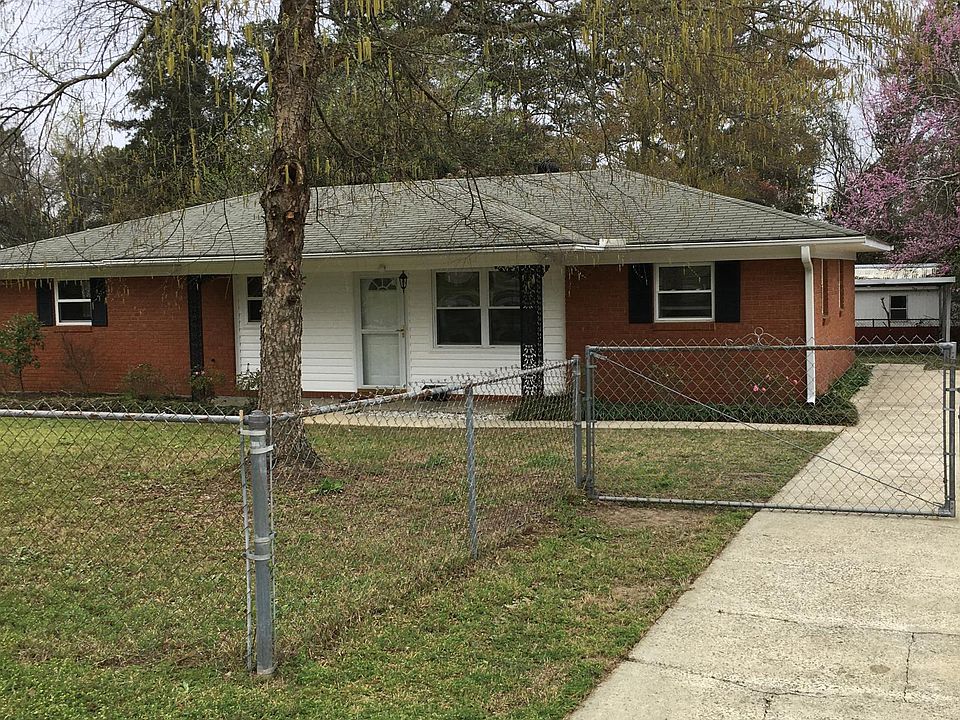 1st image of 4016 Sweetbriar Dr