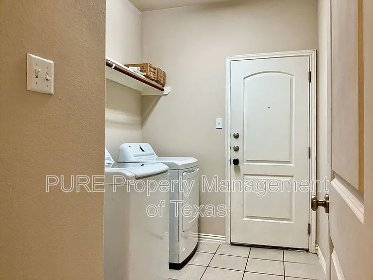 1932 Kempwood Loop — Photo 16