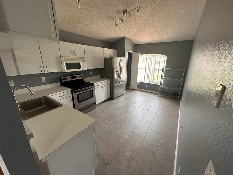 12550 Castlemain Trl — Photo 5