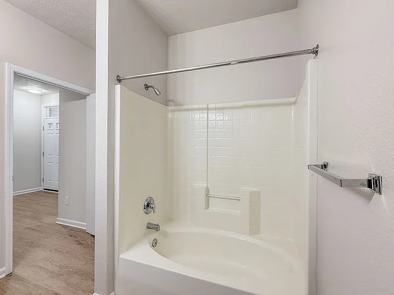 702 Beachfront Dr — Photo 8