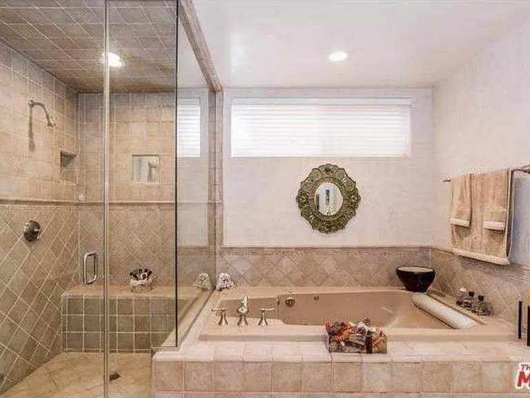 118 Channel Pointe Mall — Photo 17
