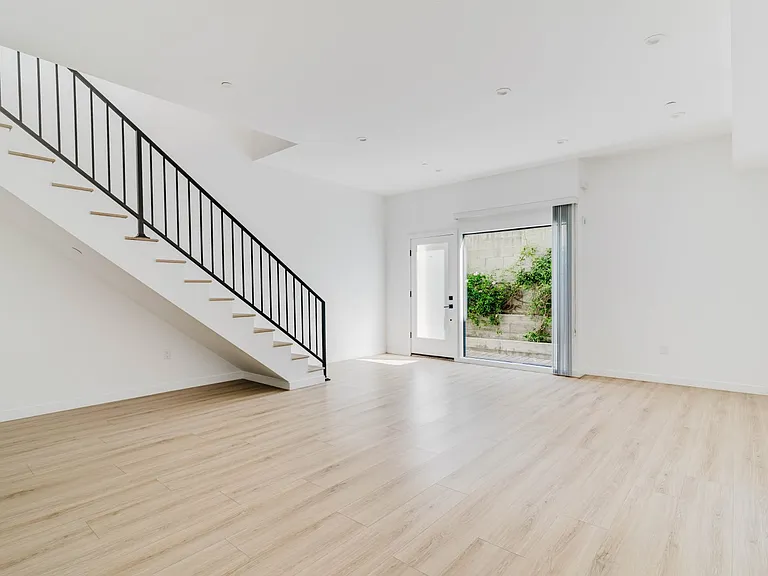 536 E San Jose Ave — Photo 6