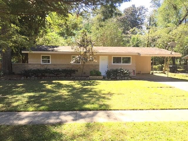 Well Maintained home right off Highland.