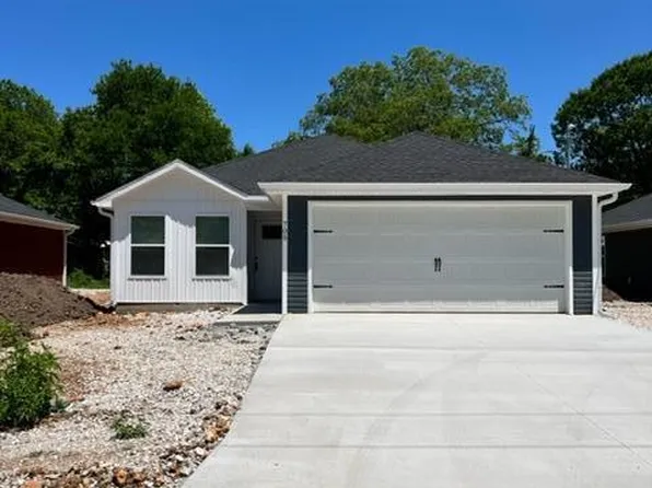 705 N Washington St, Carterville, MO 64835