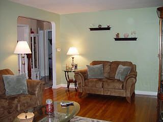 LIVING RM/HARDWOOD FLOORS