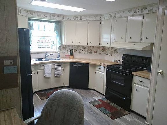 3rd image of 1704D Sedgefield Ln
