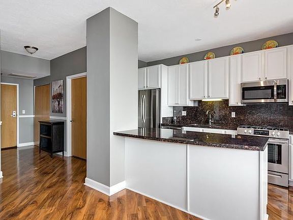 5th image of 5 E 14th Pl APT 1003