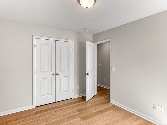 4th image of 309 Somera Lane