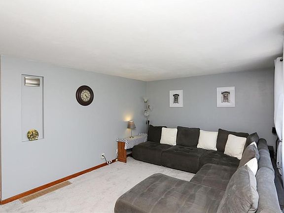 4th image of 337 Ellen Dr
