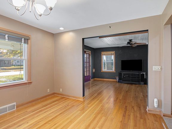 5th image of 1319 E Ewing Ave