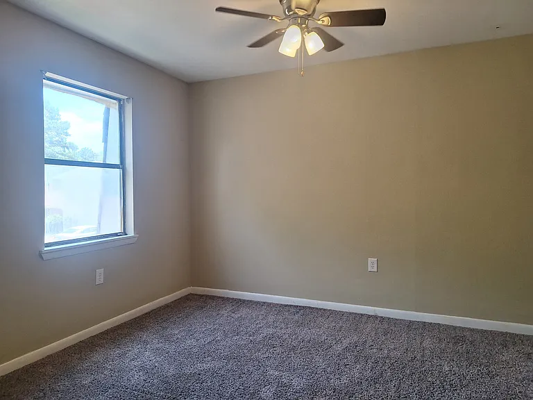 49 Hillcrest Dr #4 — Photo 2