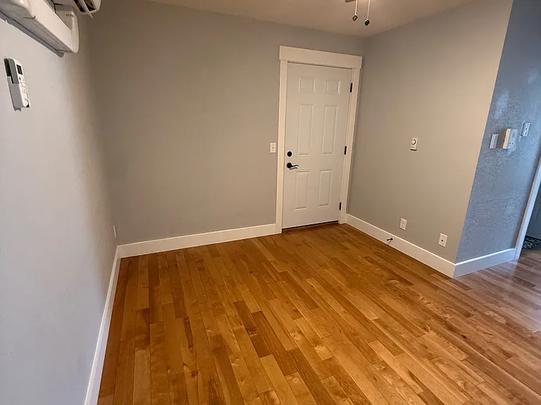 270 W 17th St #11 — Photo 2