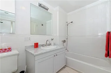 Rented by Space Marketing Shop