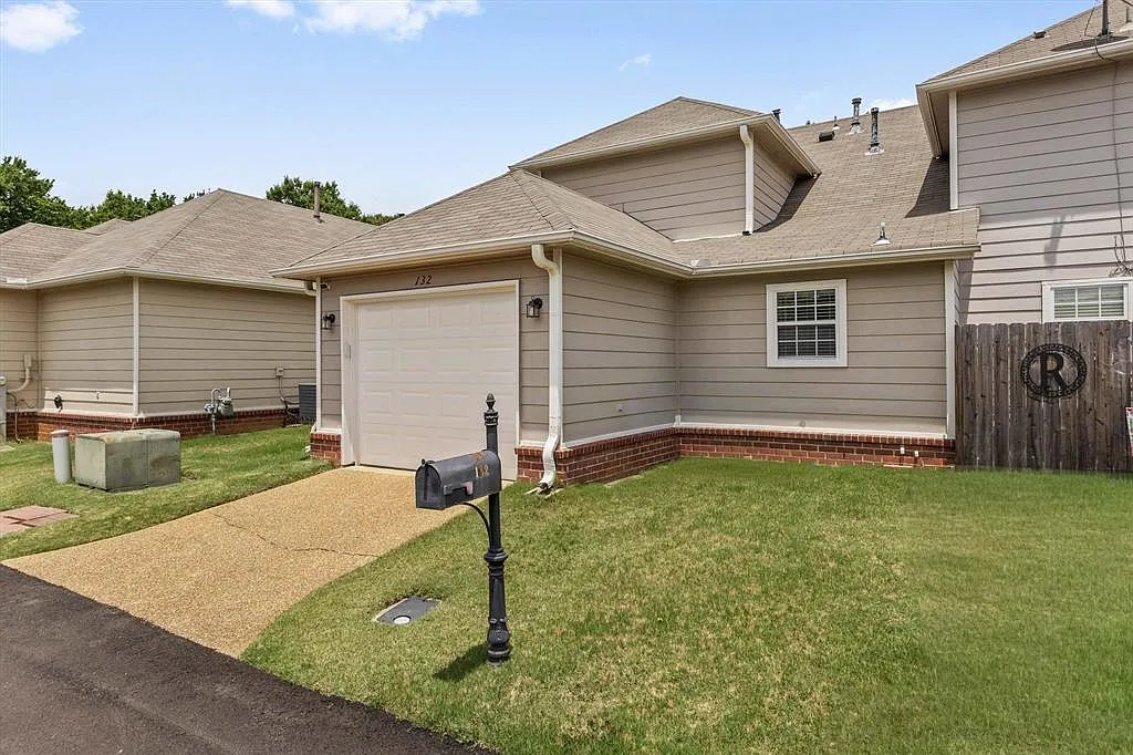 3 bed, 2.0 bath, 1668 sqft, $1,900 — Photo 3