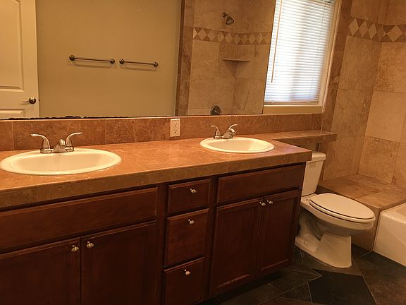 Guest Full Bath_View_2