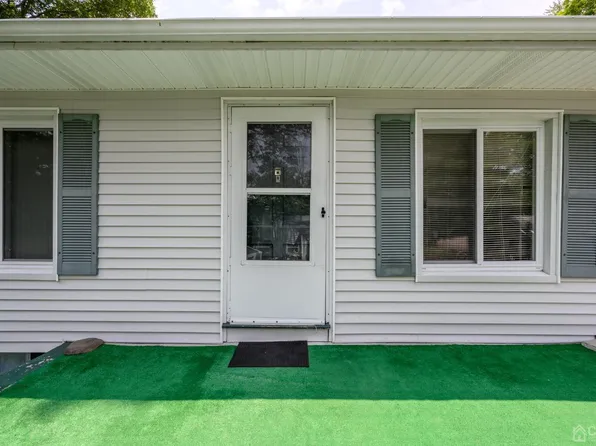 5 Glen Dr, West Milford, NJ 07480