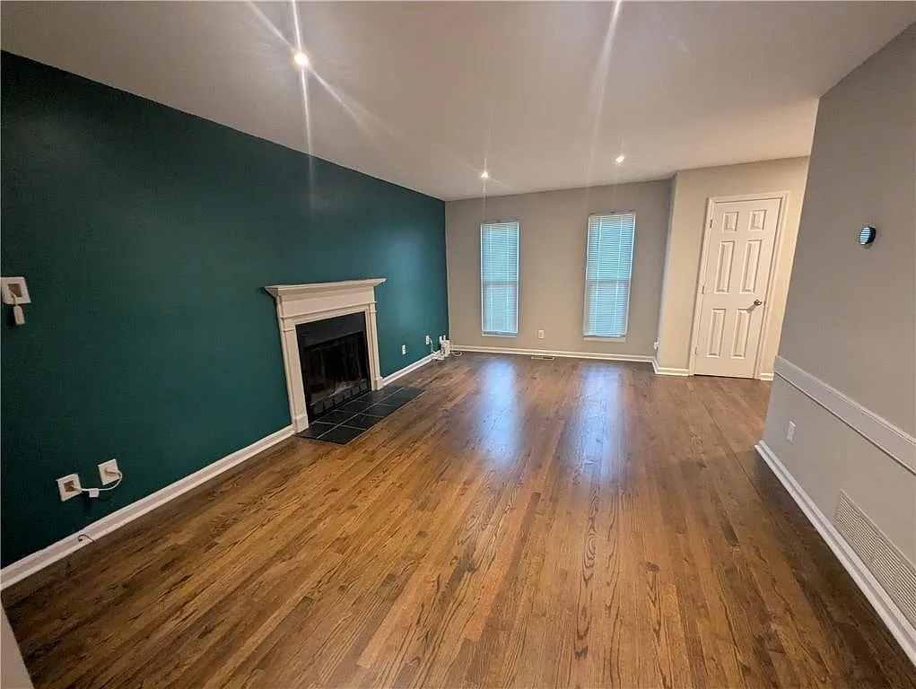 3 bed, 2.5 bath, 1568 sqft, $2,350 — Photo 4