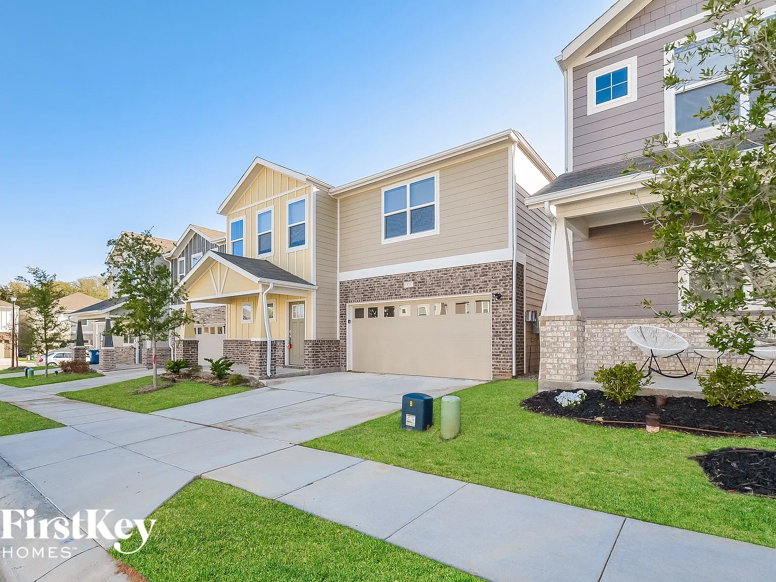 4 bed, 2.5 bath, 2056 sqft, $2,690 — Photo 2