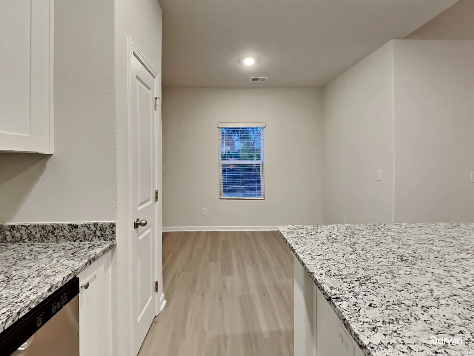 3 bed, 2.0 bath, 1316 sqft, $1,725 — Photo 3