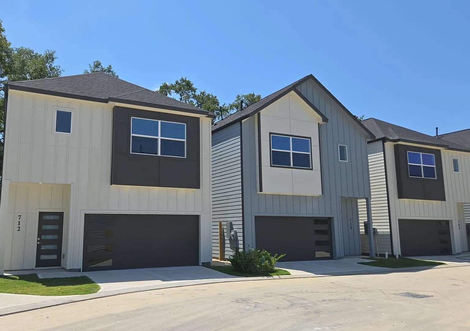 3 bed, 2.5 bath, 1462 sqft, $2,200 — Photo 3