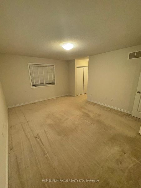 Brampton House for rent - 4 Bedrooms — photo 17