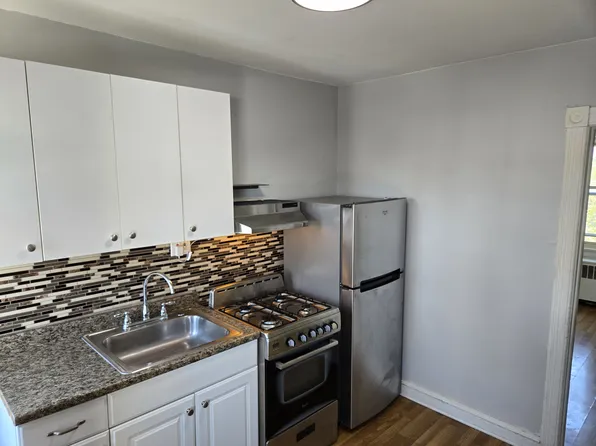 711 S 51st St APT 3, Philadelphia, PA 19143