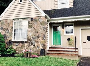 202 Briarcliffe Rd, Syracuse, NY 13214