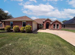 324 Cascade Dr, Red Oak, TX 75154