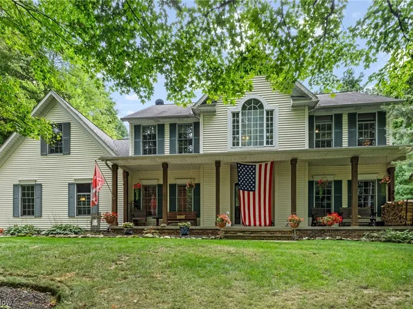 11555 Robin Wood Ln, Chagrin Falls, OH 44023