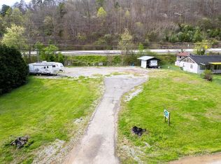 105 N Heritage Dr, Jenkins, KY 41537