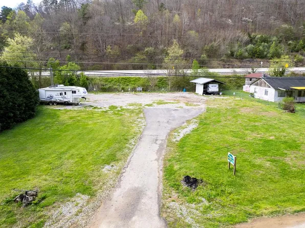 105 N Heritage Dr, Jenkins, KY 41537