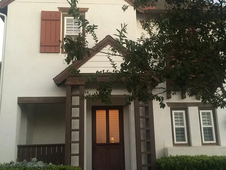 48 Essex Ln — Photo 1