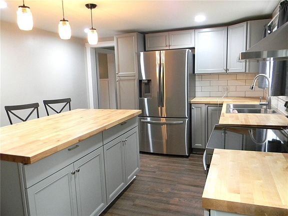 5th image of 1338 Lloyd St