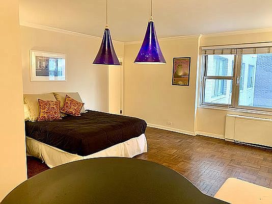 4th image of 77 W 55th St APT 9A