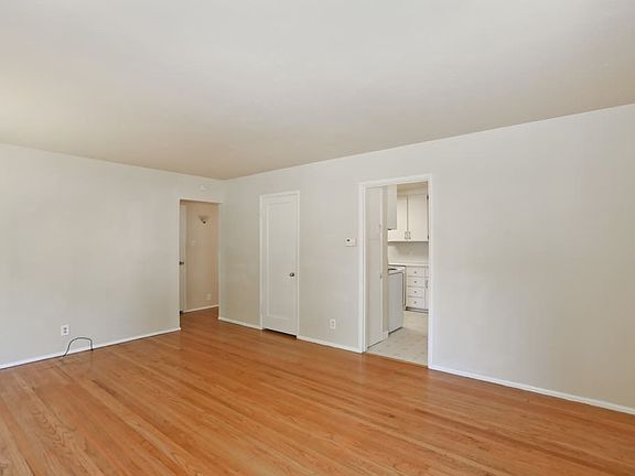 5th image of 726 Oakwood Ave