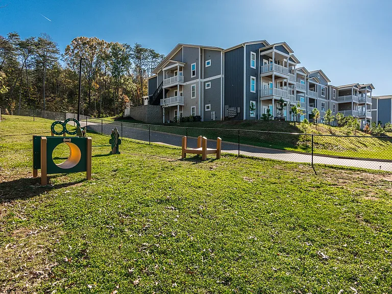Village at Westland Cove Apartments — Photo 38