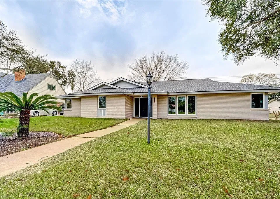 18702 Prince William Ln