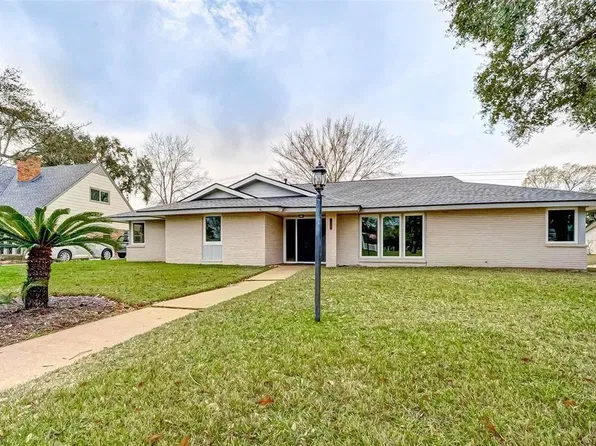 18702 Prince William Ln, Houston, TX 77058