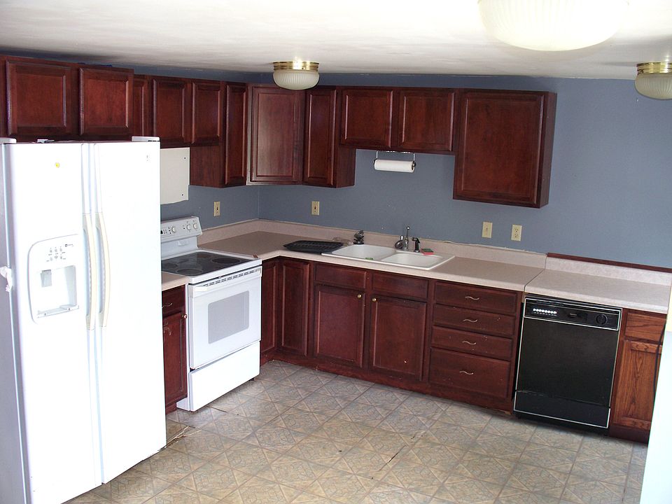 2nd image of 104 N Main St