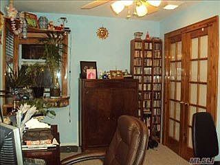 5th image of 22418 Kingsbury Ave