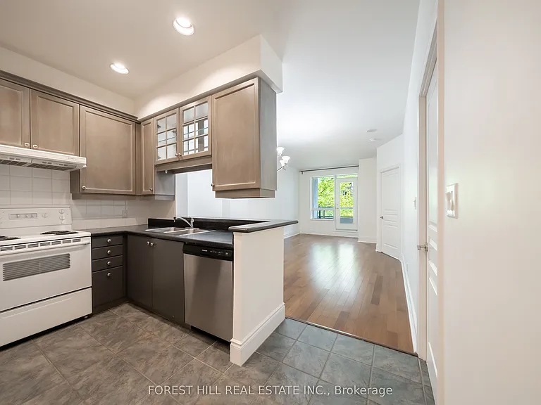 102 Bloor St W #708 — Photo 8