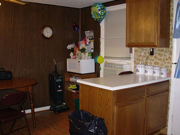 Kitchen (another view)