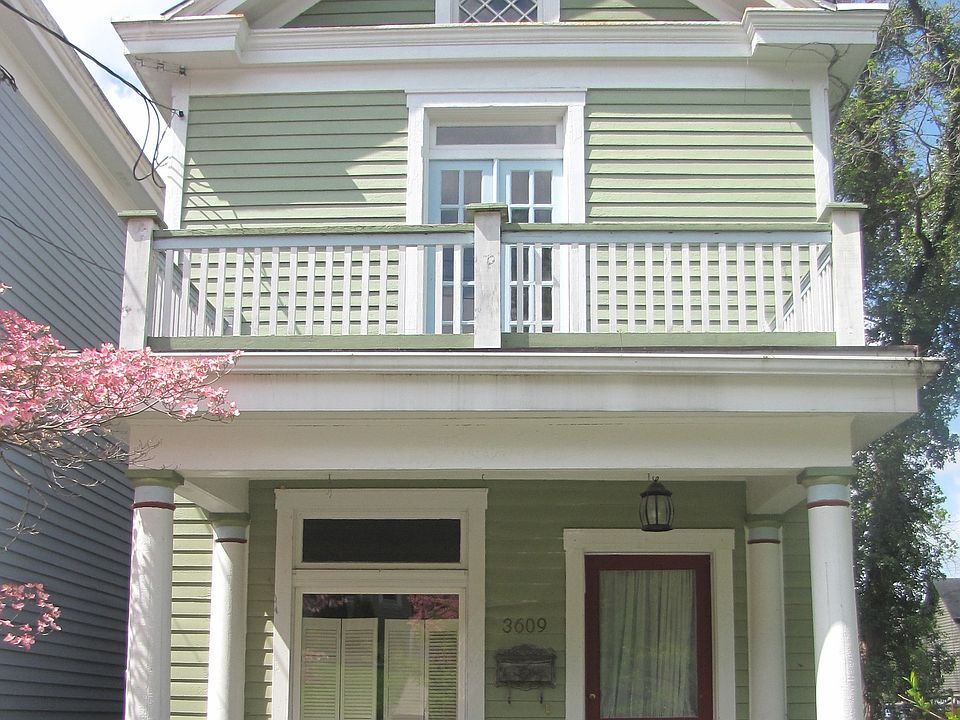 Quaint row house on a beautiful street