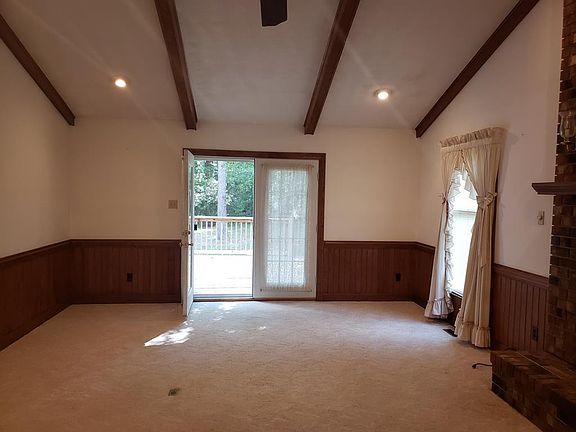5th image of 250 Westside Dr