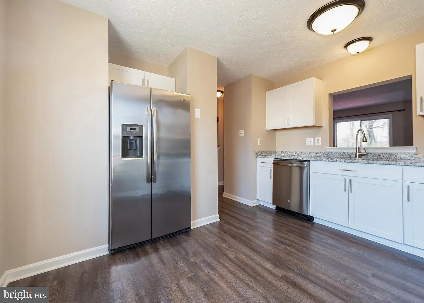 3 bed, 2.5 bath, 1426 sqft, $2,400 — Photo 4