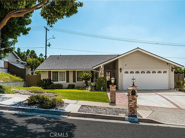 664 Olive Ave — Photo 2