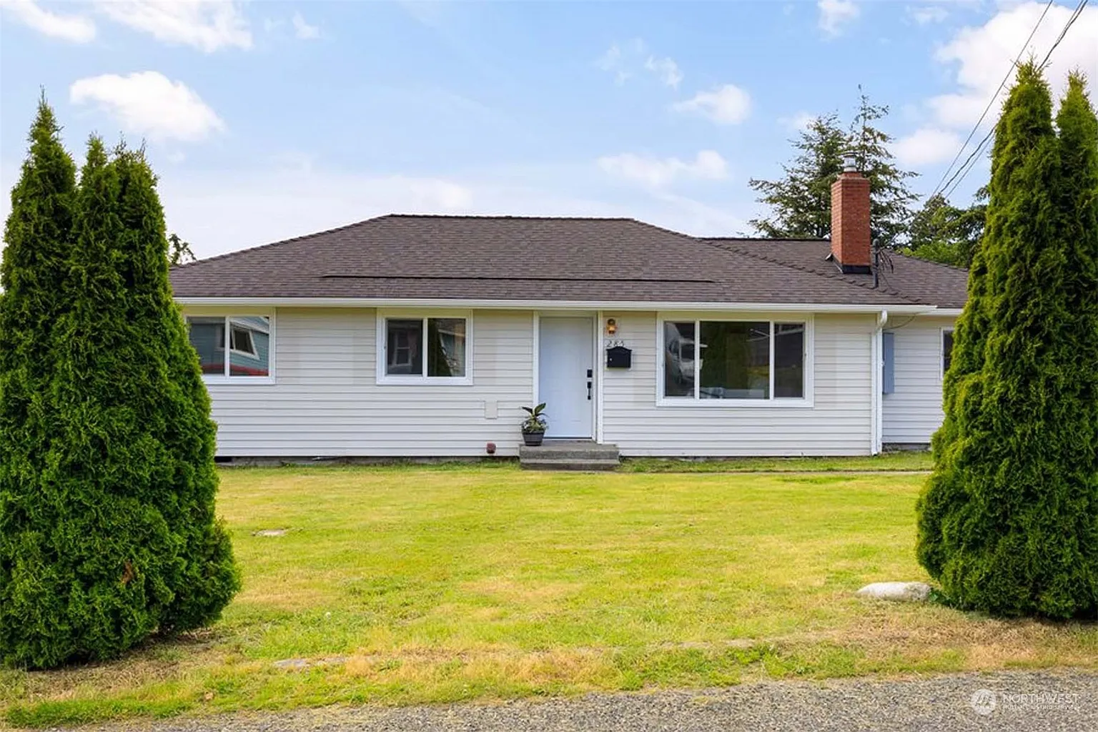 285 SE Quaker Street photo 1